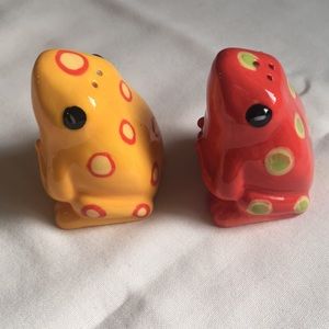 Frogs salt & pepper shakers set